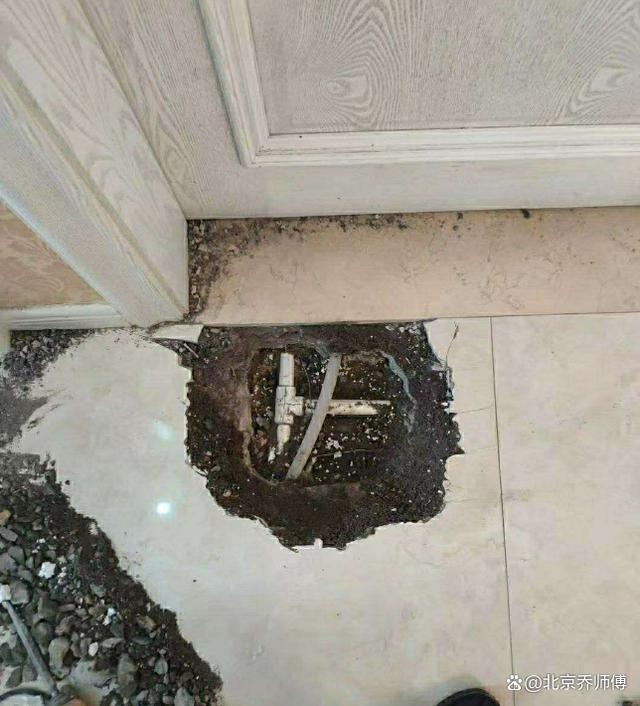 地板暗管漏水急救指南，掌握正確維修方法，省時(shí)省力！